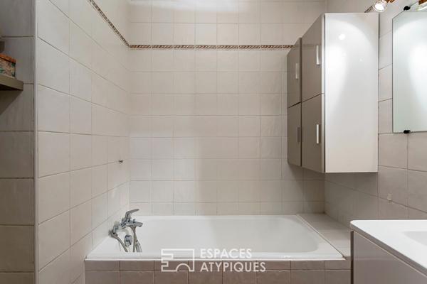 Appartement en dernier etage avec balcon, vue et stationnement