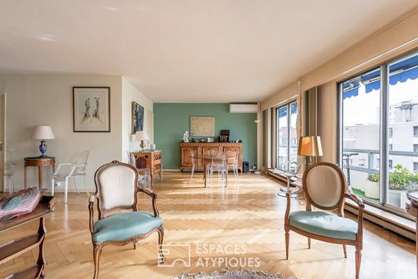 Appartement en dernier etage avec balcon, vue et stationnement