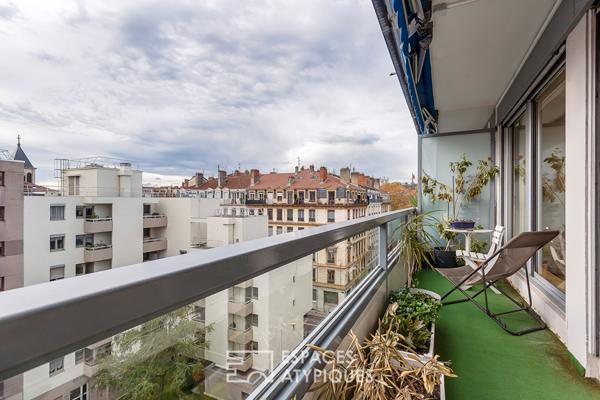 Appartement en dernier etage avec balcon, vue et stationnement