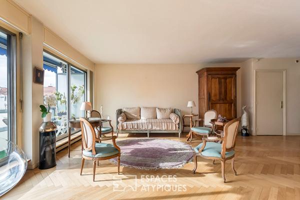 Appartement en dernier etage avec balcon, vue et stationnement