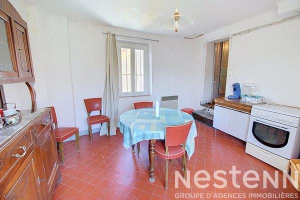 A VENDRE SUR LORGUES -Immeuble en Centre-Ville avec Jardin et Fort Potentiel