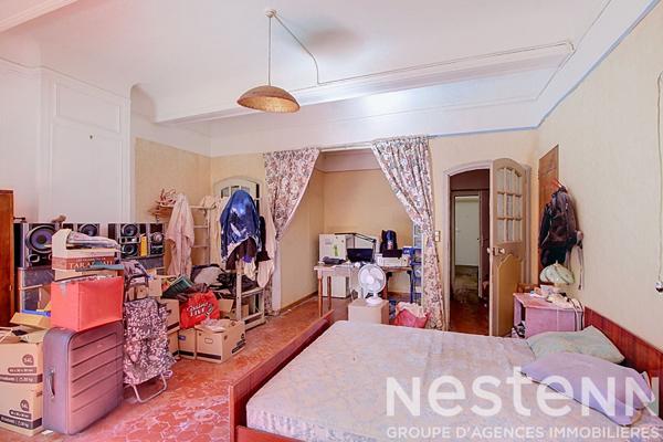 A VENDRE SUR LORGUES -Immeuble en Centre-Ville avec Jardin et Fort Potentiel