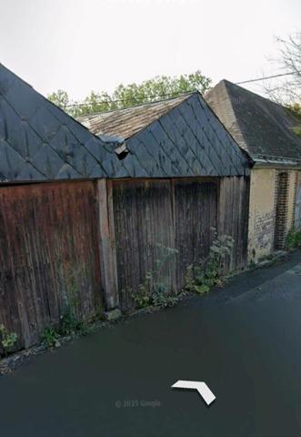 Deux garages + maison à restaurer- jardin - Mondoubleau