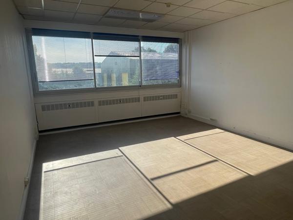 Bureaux à louer à VAL DE REUIL 27100