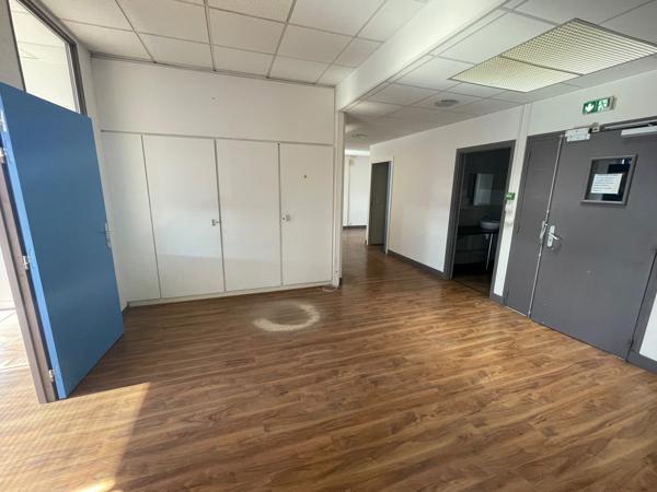 Bureaux à louer à VAL DE REUIL 27100
