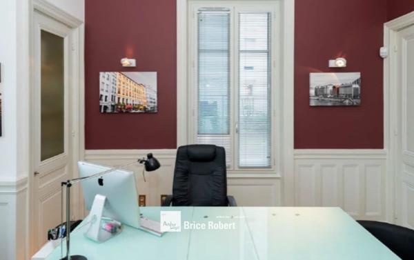 Maison bourgeoise à vendre bureaux Lyon 8 avec terrain clos sécurisé