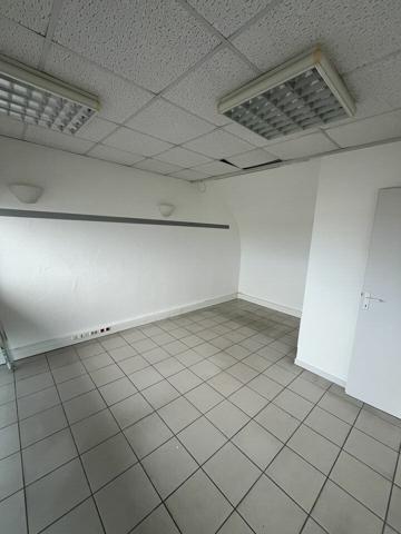LA ROCHE-SUR-YON - 130m² - BUREAUX À LOUER
