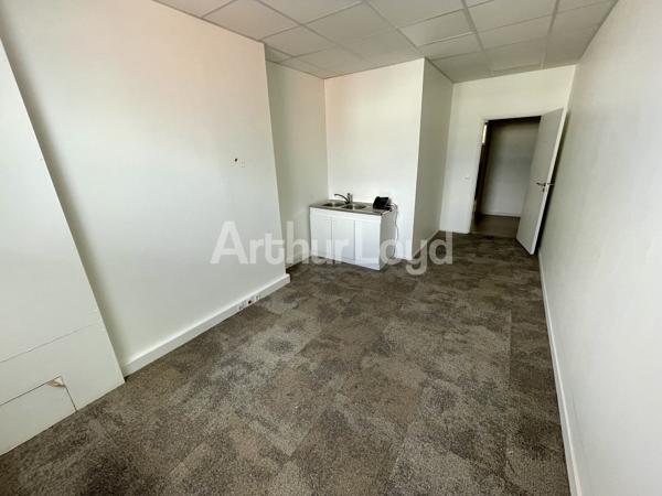 Lille Centre - Bureaux 213 m² à Louer - Immeuble Rénové, Prestations Haut de Gamme, Quartier République