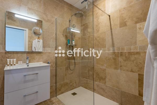 Appartement
         3 pièces
        - 89 m² Bien prestige 2 070 000 € *