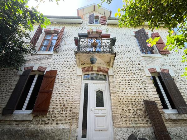 Exclusivité ERA: SENDETS : Maison de caractère à rénover. 202,5 m² + combles aménageables