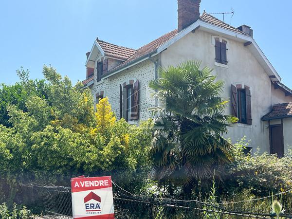 Exclusivité ERA: SENDETS : Maison de caractère à rénover. 202,5 m² + combles aménageables