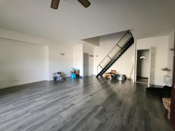 TRES BEL APPARTEMENT SPACIEUX, LUMINEUX AU COEUR DE PONS