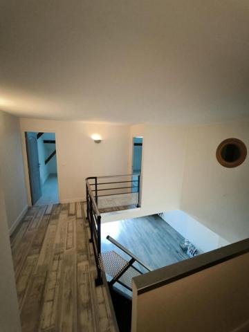TRES BEL APPARTEMENT SPACIEUX, LUMINEUX AU COEUR DE PONS