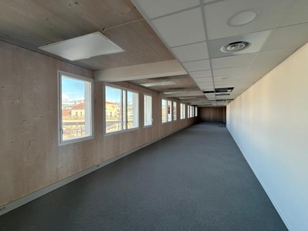 Bureaux ERP à louer - proximité immédiate Euromediterranée et autoroutes - 13015 Marseille