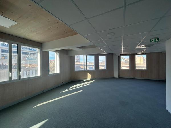 Bureaux ERP à louer - proximité immédiate Euromediterranée et autoroutes - 13015 Marseille