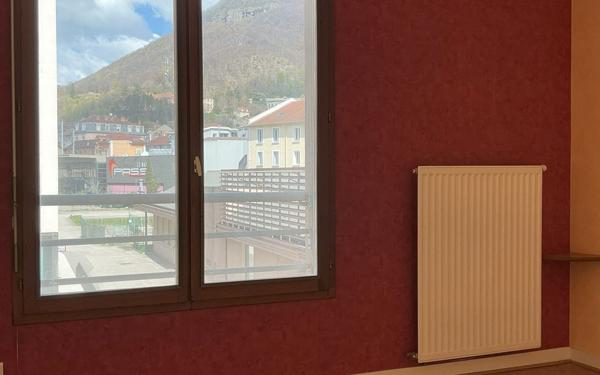 Appartement à vendre    3 pièces • 65,15 m2 Voiron