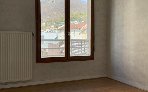 Appartement à vendre    3 pièces • 65,15 m2 Voiron