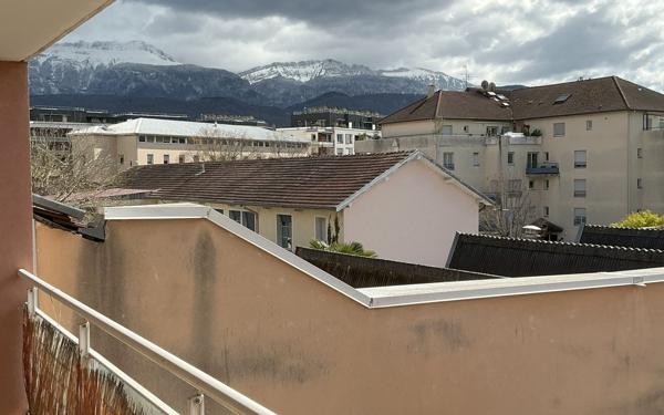 Appartement à vendre    3 pièces • 65,15 m2 Voiron