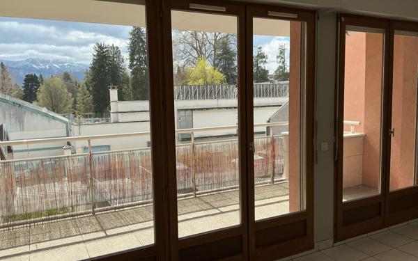 Appartement à vendre    3 pièces • 65,15 m2 Voiron