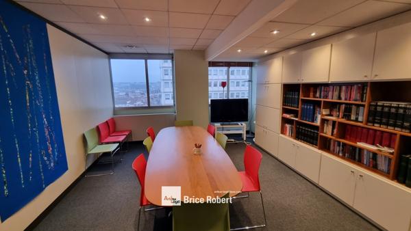 Bureaux à louer à Lyon 3ème Part-Dieu avec vue dégagée et accès transports