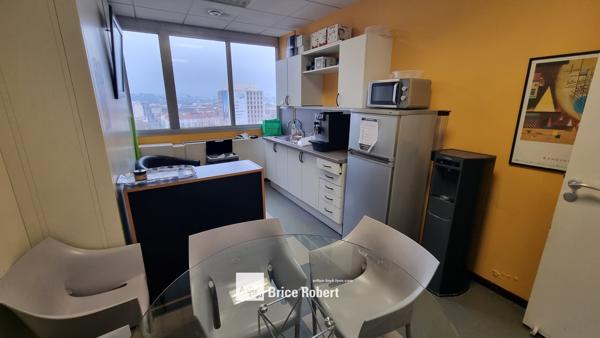 Bureaux à louer à Lyon 3ème Part-Dieu avec vue dégagée et accès transports