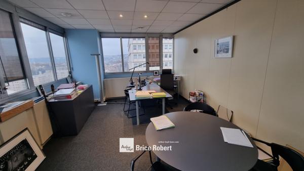 Bureaux à louer à Lyon 3ème Part-Dieu avec vue dégagée et accès transports