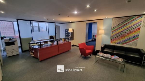 Bureaux à louer à Lyon 3ème Part-Dieu avec vue dégagée et accès transports