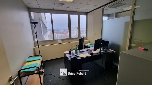Bureaux à louer à Lyon 3ème Part-Dieu avec vue dégagée et accès transports