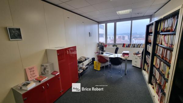 Bureaux à louer à Lyon 3ème Part-Dieu avec vue dégagée et accès transports