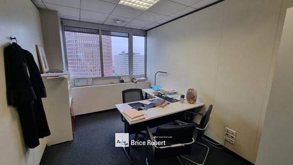 Bureaux à louer à Lyon 3ème Part-Dieu avec vue dégagée et accès transports