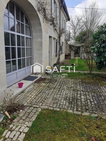 Maison de charme, 407m² rénovée, 35 km Besançon