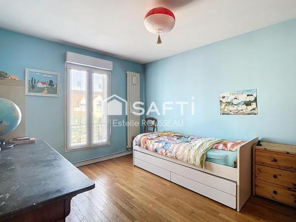 Maison avec jardin au calme proche métro/bus