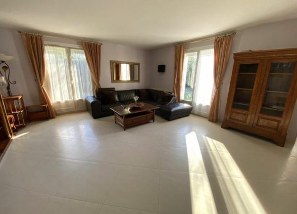 Maison à louer    6 pièces • 151 m2 Montigny-le-Bretonneux