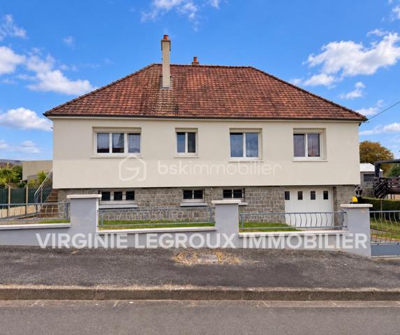 Vous recherchez une maison sur sous-sol sur la commune du Bourgneuf-la-Forêt, vous offrant un beau potentiel d'aménagement mais sans de gros travaux à prévoir ? Alors je vous invite à lire la suite, cette maison peut vous intéresser...
En effet, située dans une impasse dans un lotissement calme, cette maison sur sous-sol de 1966, très bien entretenue par ses propriétaires, a de nombreux atouts pour vous séduire. 
Nous commencerons la visite par une entrée qui dessert d'un coté la cuisine aménagée et équipée de 12m2 et de l'autre le séjour de 19m2 et le salon de 10m2. Du séjour, vous accéderez à la véranda de 16m2 aujourd'hui non comptabilisée dans la surface habitable mais qui pourrait aisément le devenir et ainsi vous permettre d'avoir une pièce de vie totale de 45m2 ou 57m2 avec la cuisine !
Nous poursuivrons la visite avec l'espace nuit composé d'un wc séparé, une salle d'eau de 4m2, une première chambre de 13m2 et de deux autres chambres de 10m2. 
Gros points positifs pour cette maison de nombreux travaux concernant la rénovation énergétique du logement ont été recemment réalisés  : toutes les menuiseries ont été changées en 2024 (pvc double vitrage) et avec volets roulants centralisés, un chauffe-eau thermodynamique a été installé en 2025, l'isolation du sous-sol a été faite en 2025 et.... l'isolation a été également faite en 2025 ! 
Le mode de chauffage de cette maison est au fuel et la chaudière d'origine a été remplacée par une chaudière plus performante à condensation !
Il vous restera à rafraichir les sols, les peintures, la cuisine selon vos goûts mais les postes les plus onéreux ont déjà été réalisés par les propriétaires, détail non négligeable !
Coté stockage me direz-vous, et bien nous irons direction le sous-sol. Un sous-sol complet de 80m2 environ avec une hauteur sous plafond isolation déduite de 2m. 
Vous pourrez y ranger, voiture, motos et bricolage. 
Coté jardin, vous pourrez profiter de la parcelle de 600m2 environ entièrement close et arborée. 
Alors, cette maison vous intéresse ? Elle correspond à plusieurs de vos critères de recherche ? Appelez-moi pour d'éventuels renseignements complémentaires et peut-être fixer une visite.