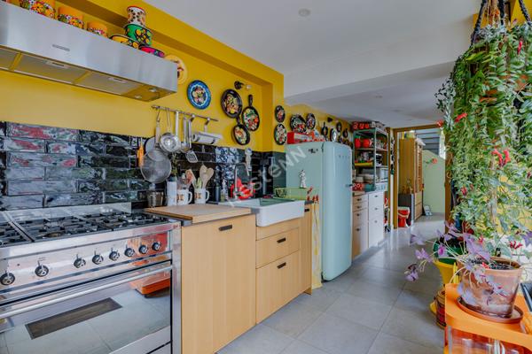 MAISON 110 m² , VILLEURBANNE FLACHET, TERRASSE, CAVE, GARAGE en sus.