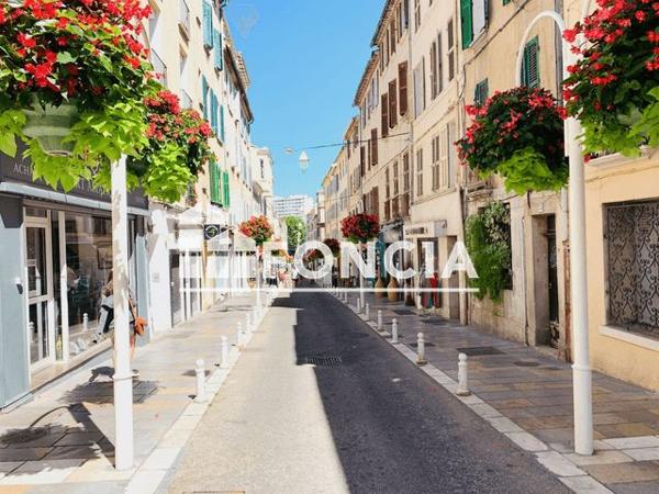 Location Studio 22.5 m² - 38 RUE LAMALGUE Toulon 83000