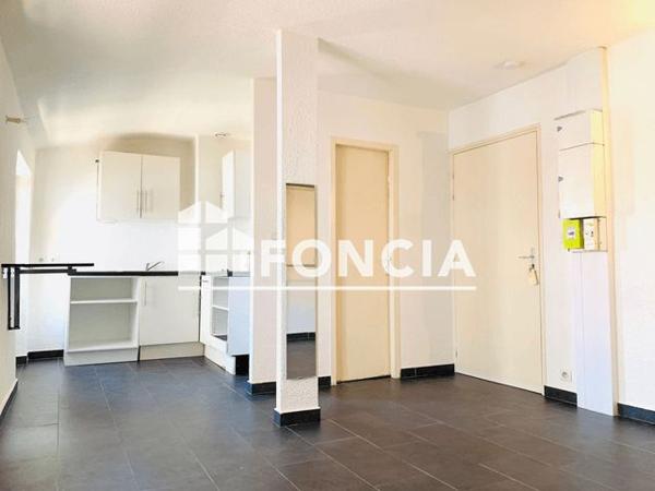 Location Studio 22.5 m² - 38 RUE LAMALGUE Toulon 83000