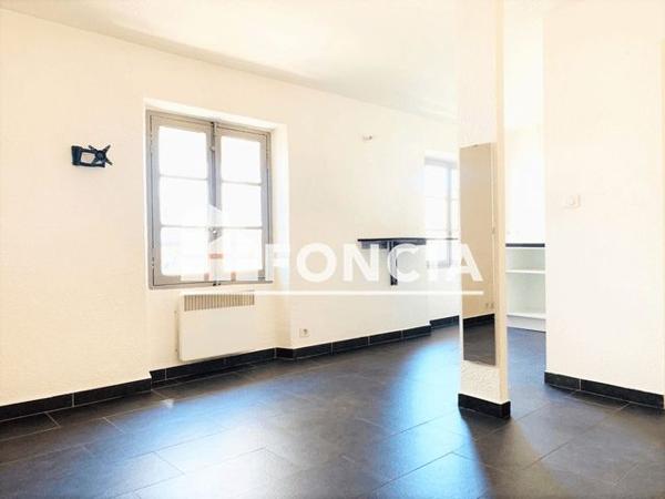 Location Studio 22.5 m² - 38 RUE LAMALGUE Toulon 83000
