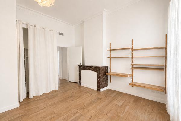 Vente Maison de luxe Nîmes 7 Pièces 243 m²