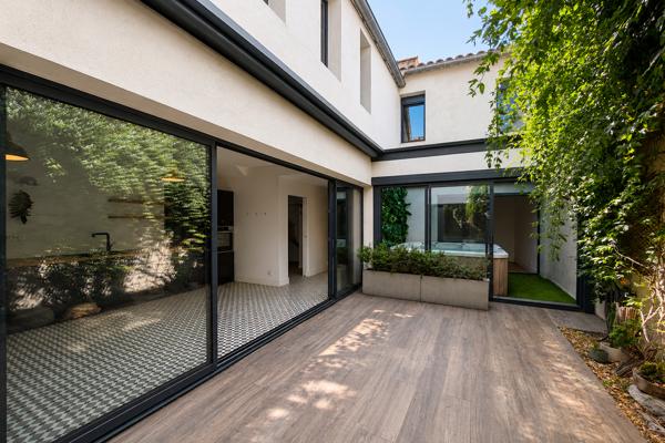 Vente Maison de luxe Nîmes 7 Pièces 243 m²