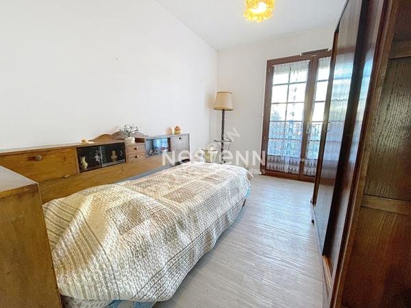 A vendre proche de la doutre, secteur Nazareth, maison avec vie de plain pied, 4 chambres dont deux en rez-de-chaussée, jardin, garage.Travaux à prévoir.