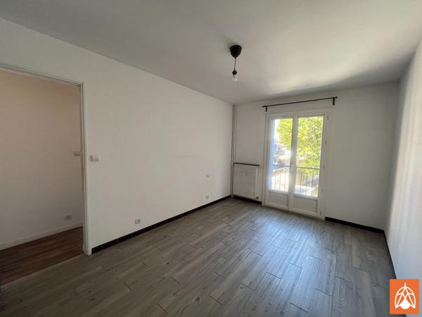 Appartement T3 de 71 m² avec balcon, ascenseur et parking - Centre ville de Salon de Provence Salon de provence Appartement T3 de 71 m² avec balcon, ascenseur et parking - Centre ville de Salon de Provence Salon de provence