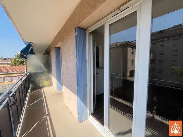 Appartement T3 de 71 m² avec balcon, ascenseur et parking - Centre ville de Salon de Provence Salon de provence Appartement T3 de 71 m² avec balcon, ascenseur et parking - Centre ville de Salon de Provence Salon de provence