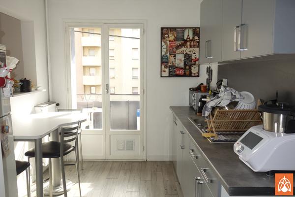 Appartement T3 de 71 m² avec balcon, ascenseur et parking - Centre ville de Salon de Provence Salon de provence Appartement T3 de 71 m² avec balcon, ascenseur et parking - Centre ville de Salon de Provence Salon de provence