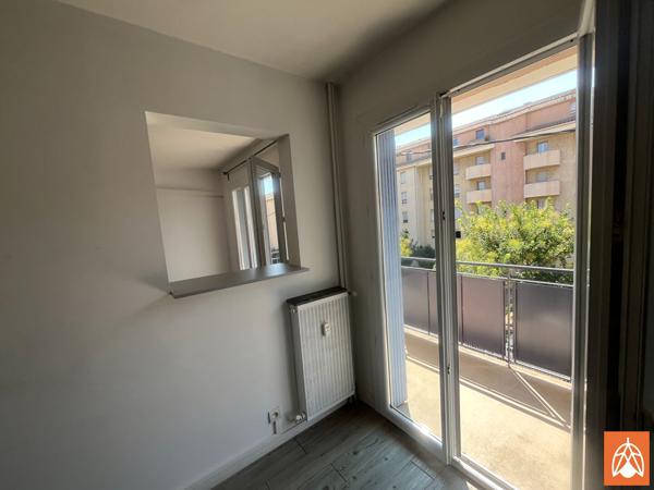 Appartement T3 de 71 m² avec balcon, ascenseur et parking - Centre ville de Salon de Provence Salon de provence Appartement T3 de 71 m² avec balcon, ascenseur et parking - Centre ville de Salon de Provence Salon de provence