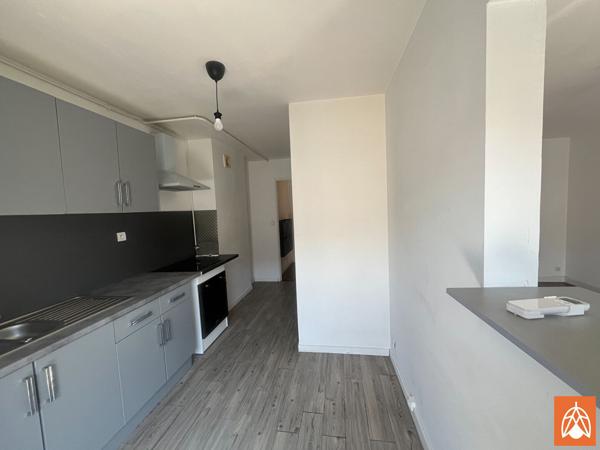 Appartement T3 de 71 m² avec balcon, ascenseur et parking - Centre ville de Salon de Provence Salon de provence Appartement T3 de 71 m² avec balcon, ascenseur et parking - Centre ville de Salon de Provence Salon de provence