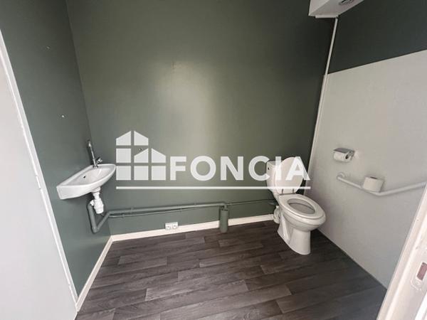 Location Local commercial 2 pièces 42 m² - Lesquin 59810