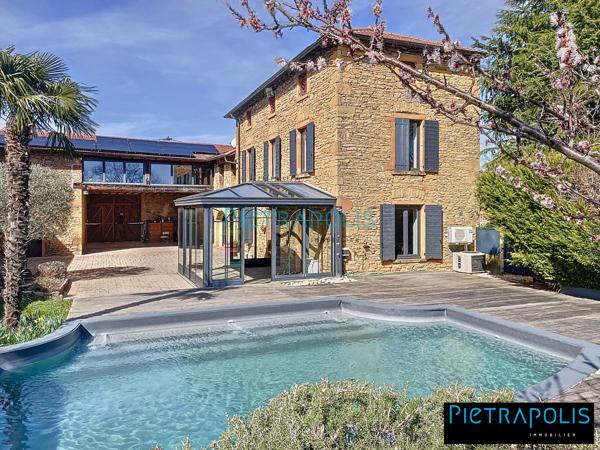 Propriété d'exception en pierres dorées - 9 pièces -280 m² hab - Terrain 1598 m²