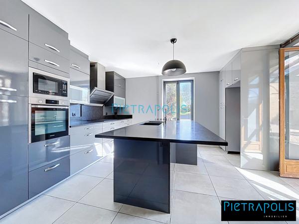Propriété d'exception en pierres dorées - 9 pièces -280 m² hab - Terrain 1598 m²