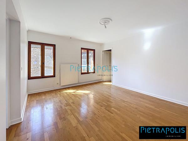 Propriété d'exception en pierres dorées - 9 pièces -280 m² hab - Terrain 1598 m²